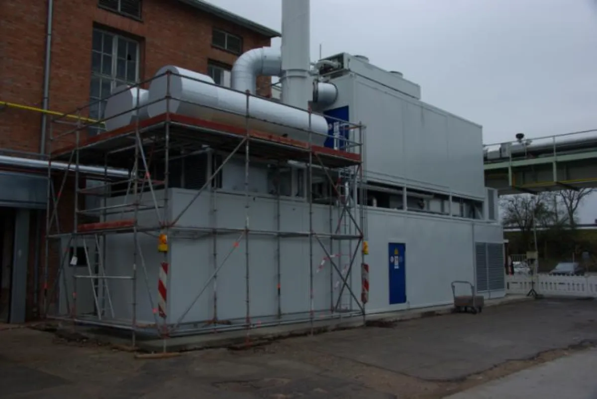 Ein im Frühjahr 2015 aufgestelltes BHKW von MAC Energy in einem Chemiekonzern bei Mannheim.