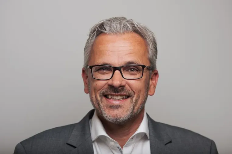 Bild: Dr. Eric Veulliet feierlich in das Amt des Präsidenten eingeführt