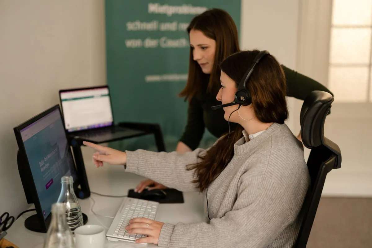 MieterEngel Service Agents im Backoffice (© ©MieterEngel GmbH / Fotografin: Mila Bell)