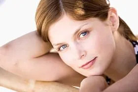 Bild: cnk*Balance moist. Das Anti Aging Serum für sehr empfindliche und trockene Haut. Parabenfrei und unparfümiert.