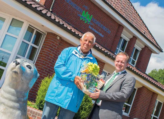 Bild: 50 Jahre sicher durchs Wattenmeer: Nordseeheilbad Norden-Norddeich ehrt seinen dienstältesten Wattführer