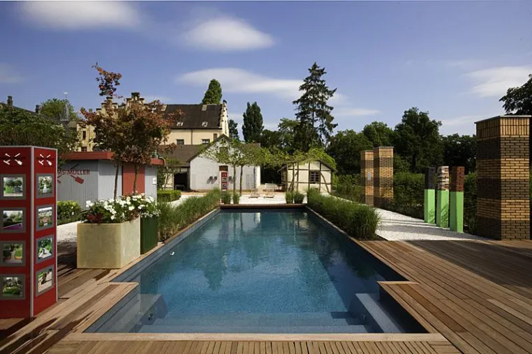 Traumhafter Poolgarten auf Schloss Ippenburg Bild: Traumhafter Poolgarten auf Schloss Ippenburg