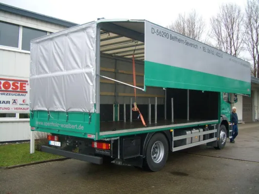 Bild: Wingliner Konzept für die flexible LKW-Beladung