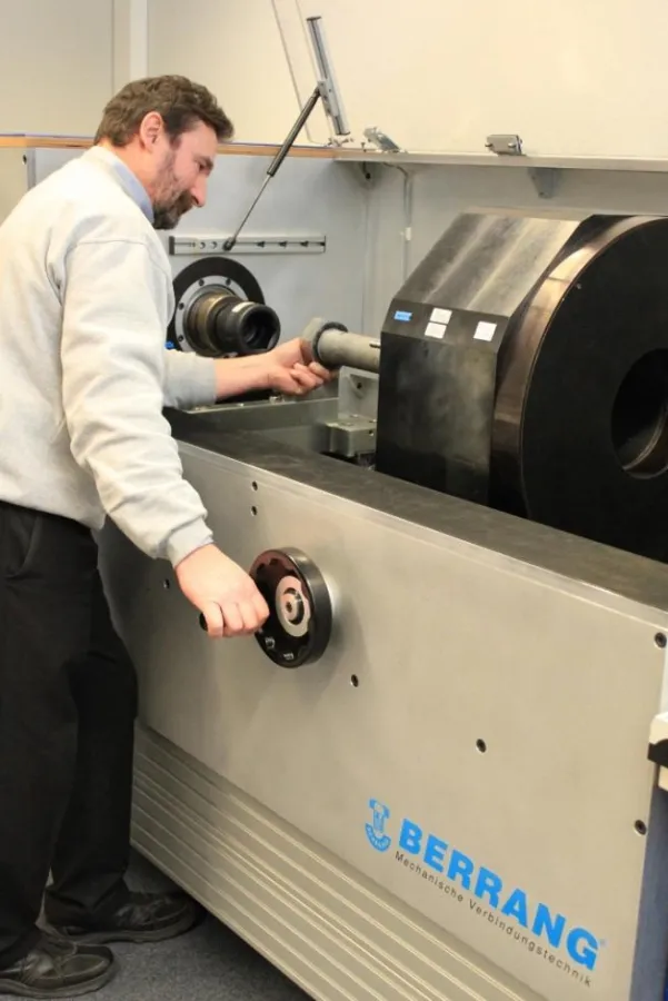 Der neue Schraubenprüfstand im Einsatz