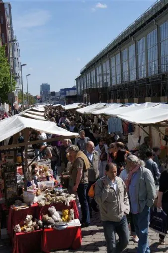 Bild: Riesenflohmarkt am Berliner Ostbahnhof zum Tag der Deutschen Einheit