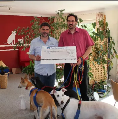 Bild: ANUBIS-Tierbestattungen spendet für Tierheim Feucht -1 Euro für jeden Facebook-Fan