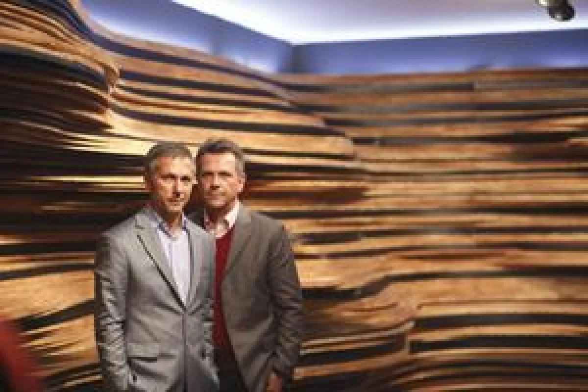 Die Campanas Brüder vor dem Messestand für ECO