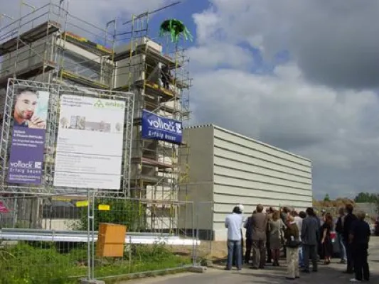 Bild: Richtfest AMTAG im Business Park Mollsfeld. Ab Dezember 2006 entstehen 20 Arbeitsplätze für Meerbusch