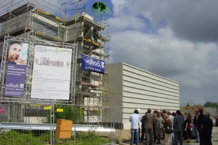 Bild: Richtfest AMTAG im Business Park Mollsfeld. Ab Dezember 2006 entstehen 20 Arbeitsplätze für Meerbusch