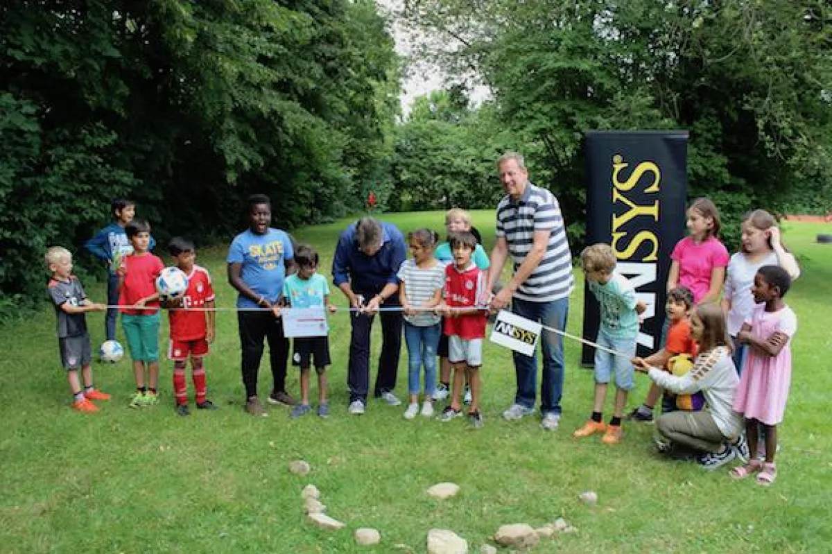 Einweihung der Fußballgolf-Anlage Thomas Zanzinger, ANSYS Germany und Dorfleiter Wolfgang Hodbod