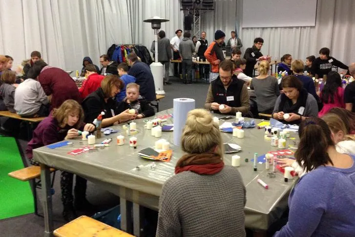 Bild: Artlife begrüßt 40 Kinder zur Weihnachtswerkstatt