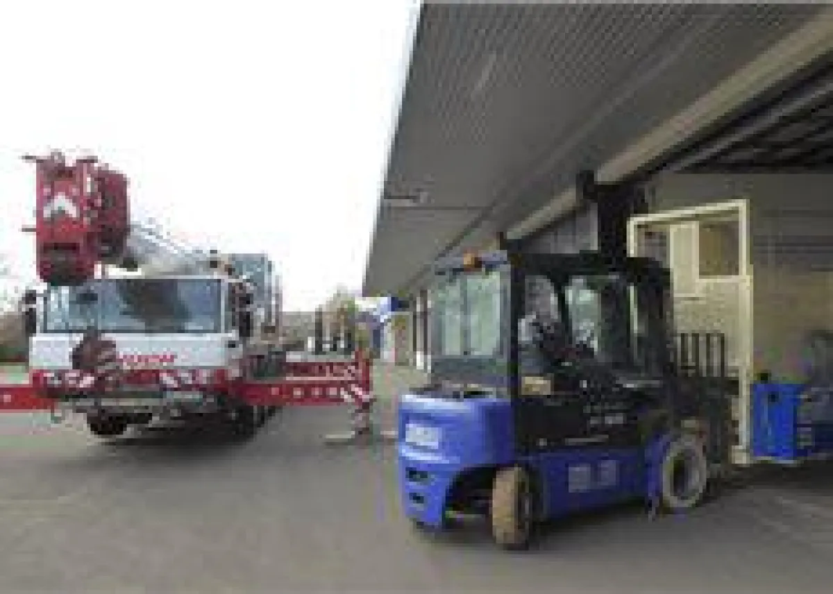 Einzug ins Electronic-Displays-Center