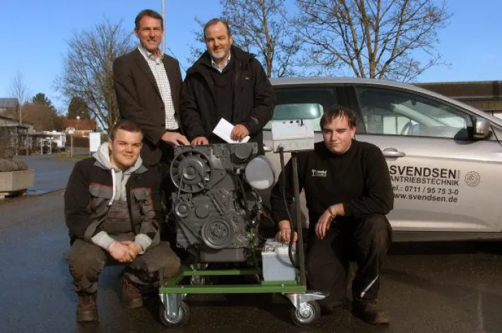 Fellbacher Firma Svendsen spendet Übungsmotor für BBW-Azubis Bild: Fellbacher Firma Svendsen spendet Übungsmotor für BBW-Azubis