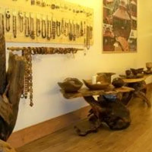 Edle Wohnaccessoires und Holzschmuck in Palma de Mallorca Bild: Edle Wohnaccessoires und Holzschmuck in Palma de Mallorca