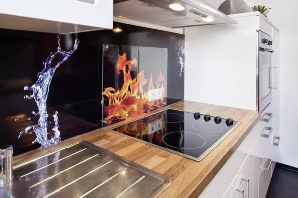 Bild: Küchen werden zu Wohnfühlräumen – hat der Fliesenspiegel ausgedient?