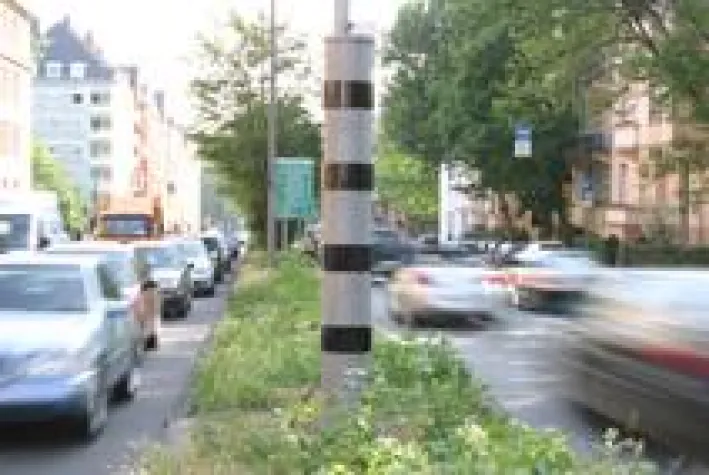 Bild: Physikalisch-Technische Bundesanstalt (PTB) zertifiziert digitales Geschwindigkeitsmesssystem PoliScan speed