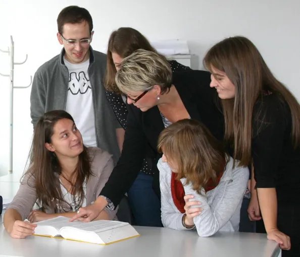 Traumberufe mit Fremdsprachen: Übersetzer- und Dolmetscherschule Köln stellt anerkannte Berufsausbildungen vor Bild: Traumberufe mit Fremdsprachen: Übersetzer- und Dolmetscherschule Köln stellt anerkannte Berufsausbildungen vor