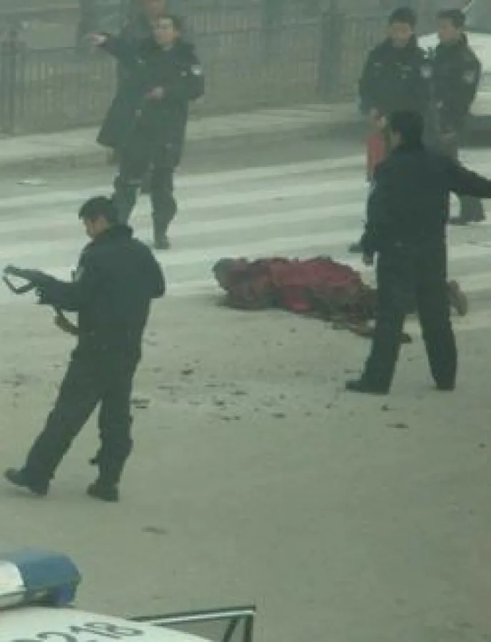 Der von den Sicherheitskräften niedergestreckte Mönch Thabey