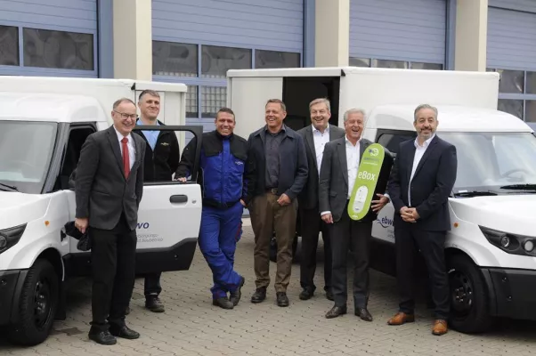 Bild: Ausweitung der E-Mobilität beim Entsorgungs- und Baubetrieb