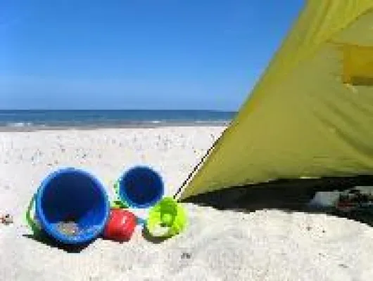 Bild: Mama, mir ist schlecht...  Allein mit Kind in den Urlaub – wie es allen Spaß macht