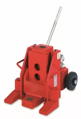 Bild: Kleine Arbeiten im Betrieb - wie Geräte wie Stapler-Arbeitsbühnen und Hebegeräte als willkommene Helfer