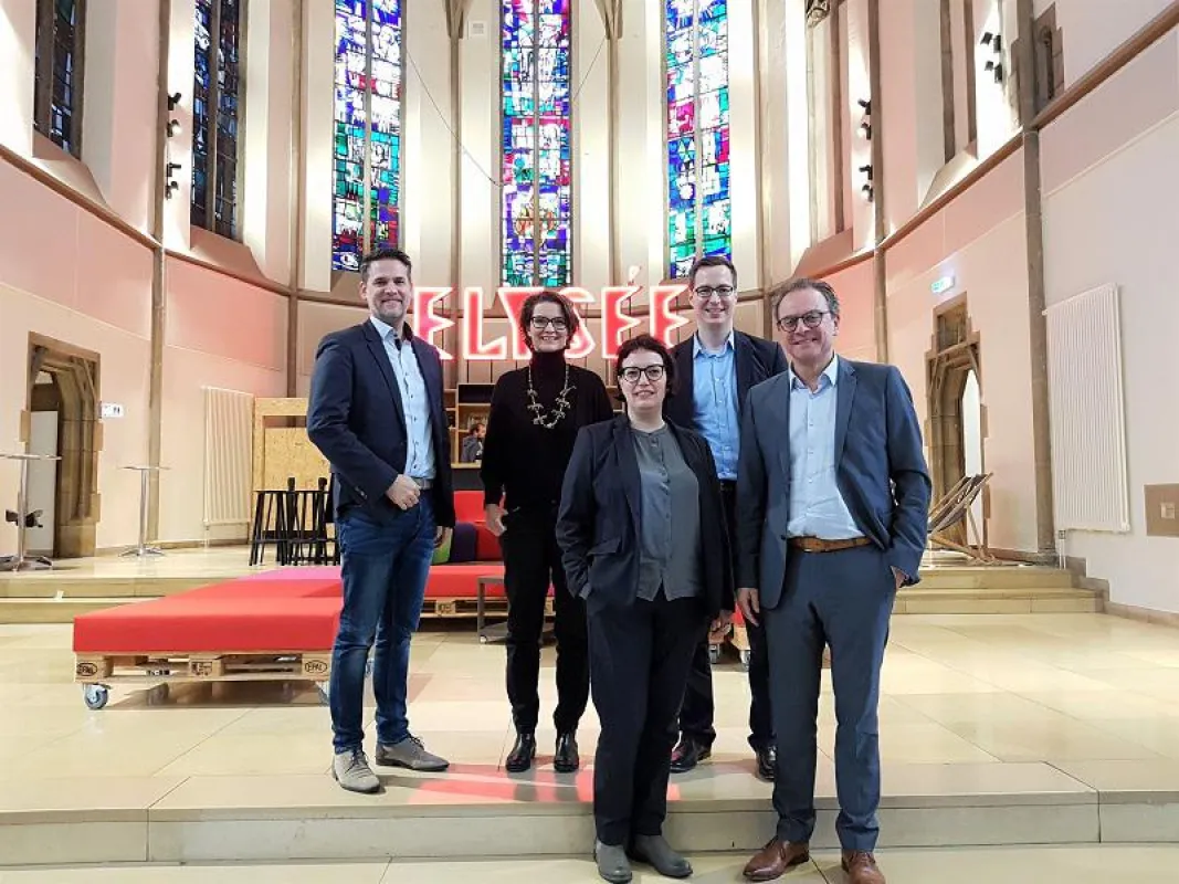 Freuen sich auf die gemeinsamen digitalen Wege: Das Team hinter der Kooperation.