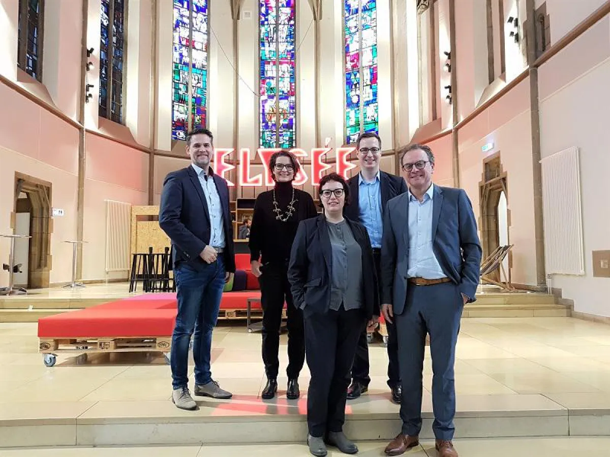 Freuen sich auf die gemeinsamen digitalen Wege: Das Team hinter der Kooperation.