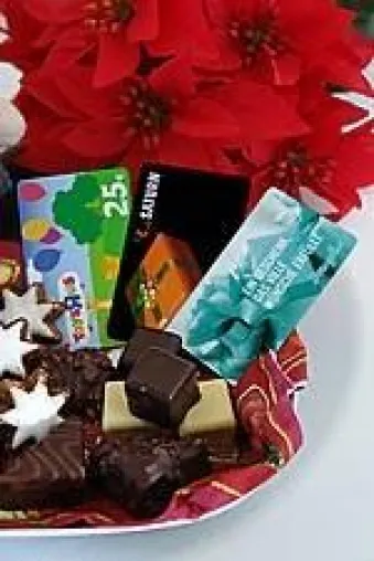 Bild: Nicht nur als Last-Minute-Geschenk - Das Christkind bringt Gutscheine