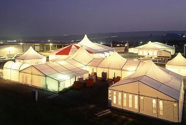 Bild: Das Zelt-Baukasten-System der Losberger Intertent GmbH