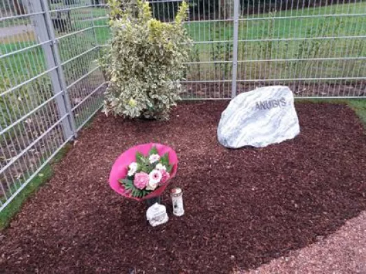 Bild: ANUBIS eröffnet Tierfriedhof in Düren