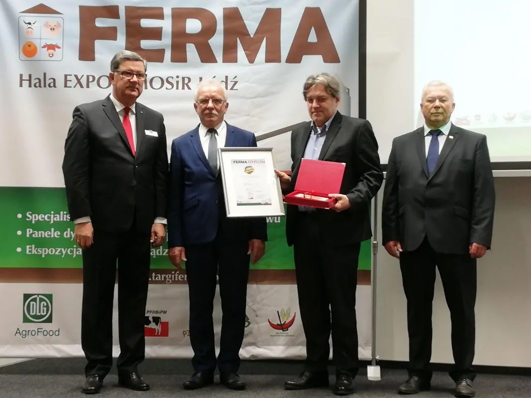 Dr. Andrzej Sobieraj (2. von rechts) bei der Preisentgegennahme in Lodz.