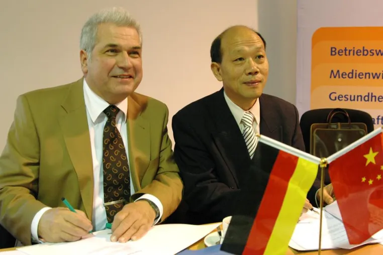 Bild: Erster deutsch-chinesischer Bachelor-Studiengang „Internationale Betriebswirtschaft“ erhält Gütesiegel der FIBAA