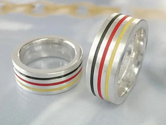 Bild: Flagge zeigen mit dem Finger - Bossert & Co. GmbH präsentiert den Deutschlandring