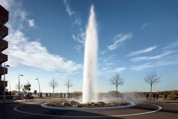 Bild: Kunst im öffentlichen Raum - Monheimer Geysir startet in die neue Saison