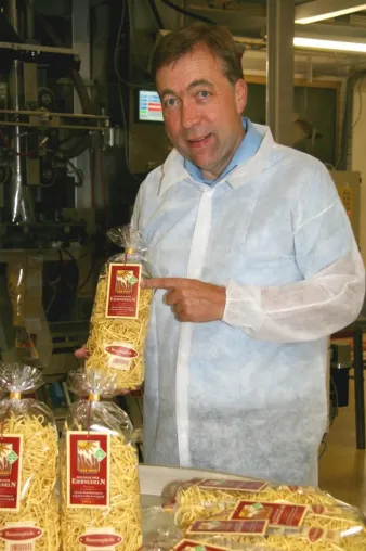 Bild: Alb-Gold Teigwaren präsentiert Produkte mit dem neuen bundeseinheitlichen „Ohne Gentechnik-Logo“