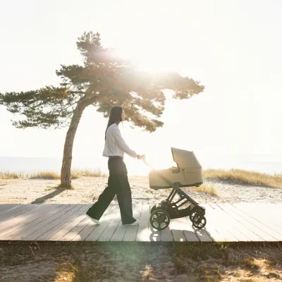 Bild: Thule präsentiert Thule Charm 2 in 1 – ein Kinderwagen für Nähe bei jedem Schritt