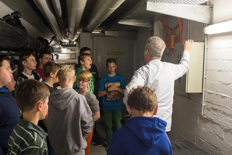 Bild: „Luke auf!“ - Schüler erkunden Norddeicher Erlebnisbad