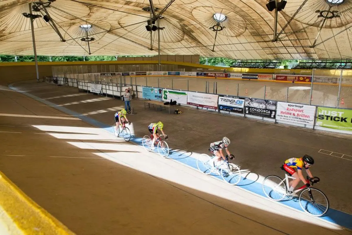 Radsport auf der Radrennbahn in Hamburg-Stellingen