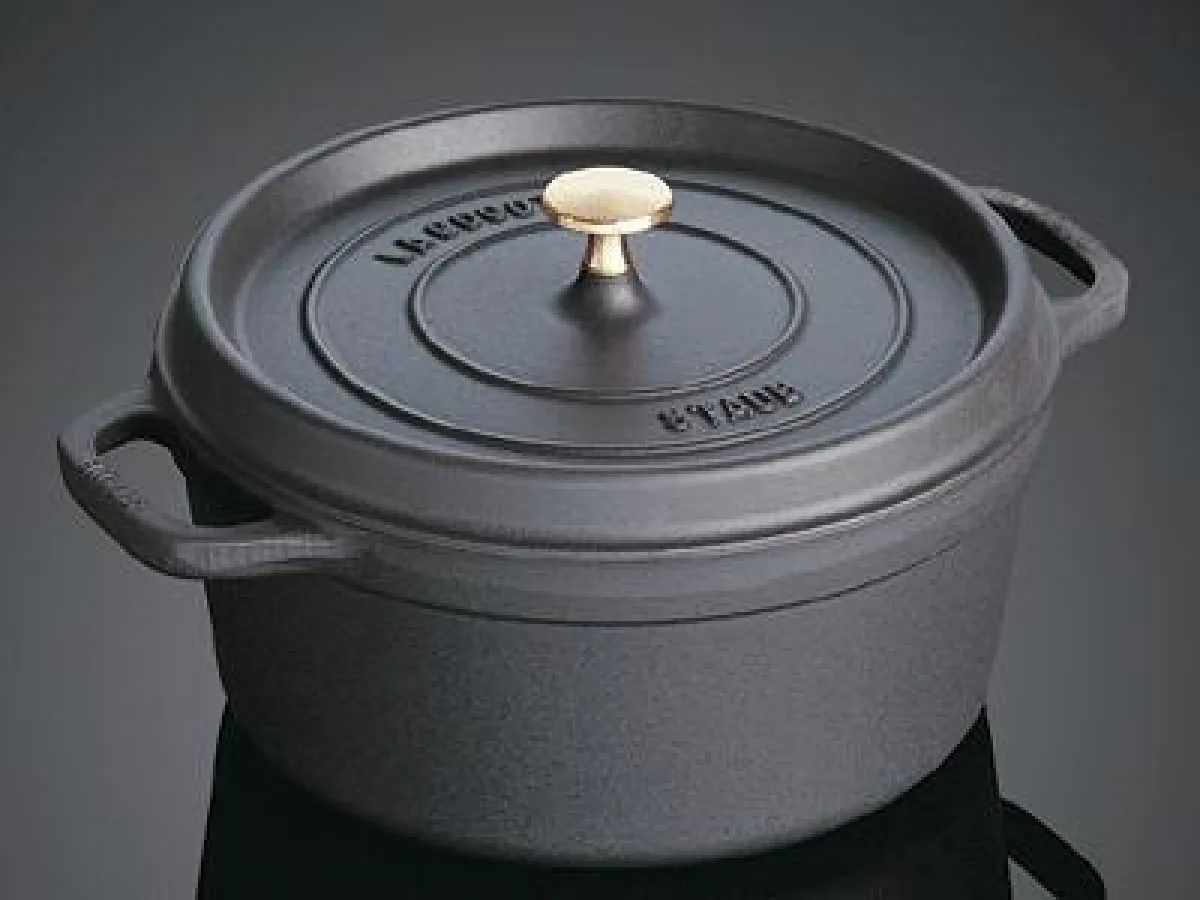 Cocotte aus emailliertem Gusseisen von STAUB