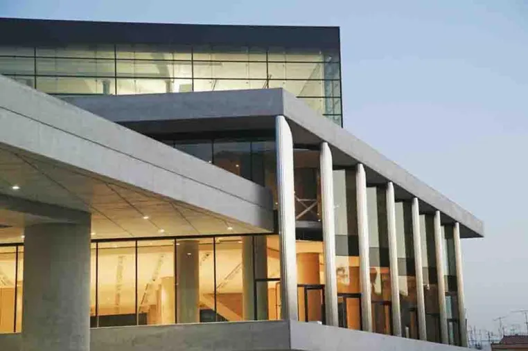 Das neue Akropolis Museum in Athen: Wo große Kunst kaum schöner erlebbar ist Bild: Das neue Akropolis Museum in Athen: Wo große Kunst kaum schöner erlebbar ist