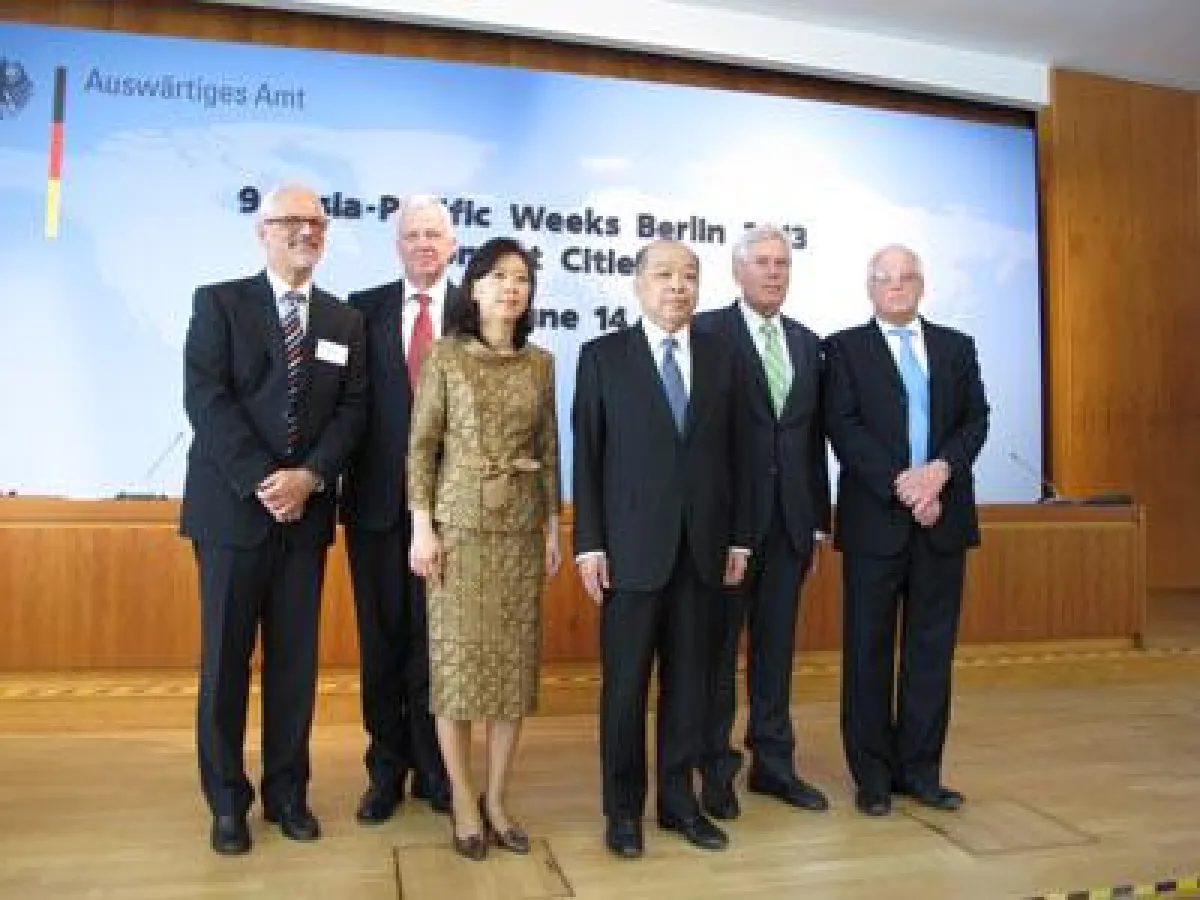 v.r.n.l: Trempel, Glos, Tovichakchaikul, Nongnuth, Schlegel, Hauser