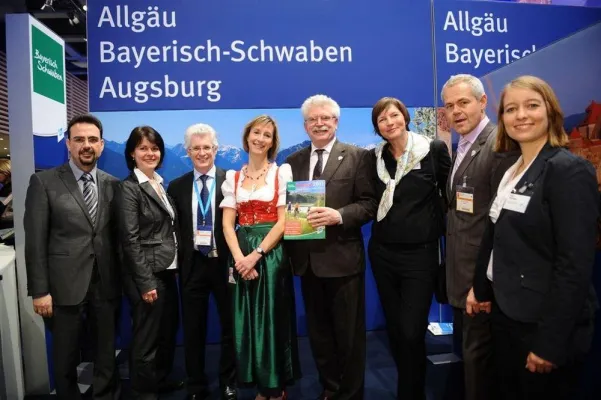 Bild: Bayerns Wirtschaftsminister Zeil besucht Tourismusverband Allgäu/Bayerisch-Schwaben auf der ITB