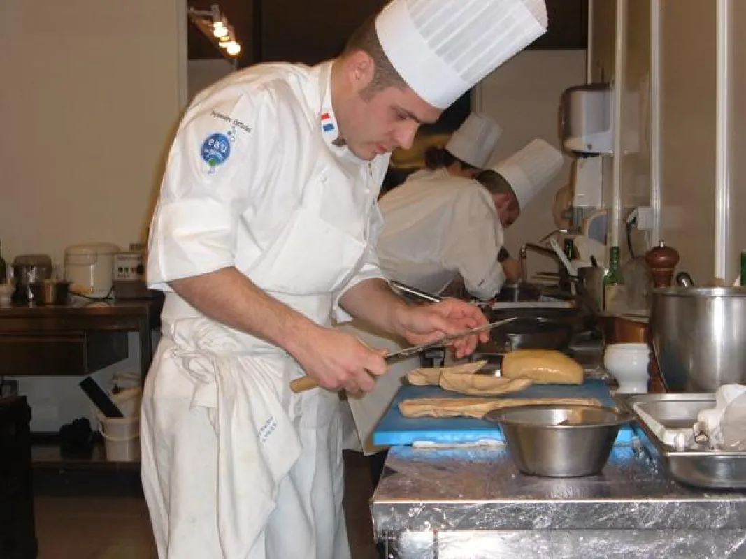 Bocuse d\'or Fabrice Desvignes mit seinem CHROMA HAIKU Messer