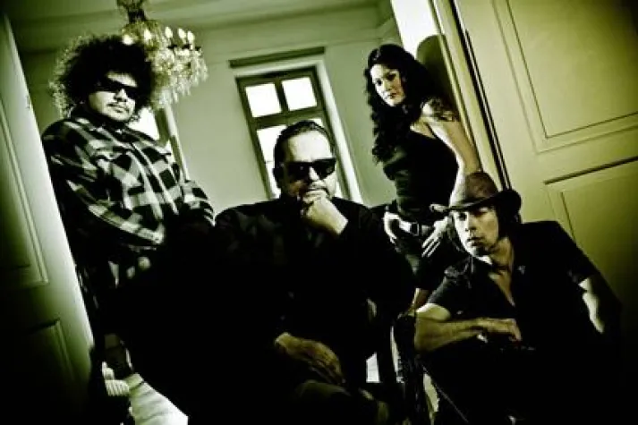 Heißer Abend im POLODROM Jüchen - Tito & Tarantula rocken das „red hot” Bild: Heißer Abend im POLODROM Jüchen - Tito & Tarantula rocken das „red hot”