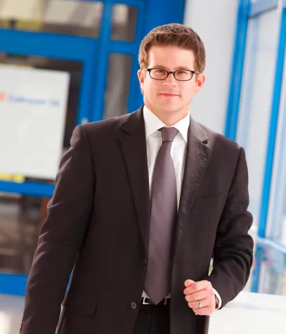 Bild: Niclas Bychowski moderiert den Innovations-Tag der CCW 2013 in Berlin