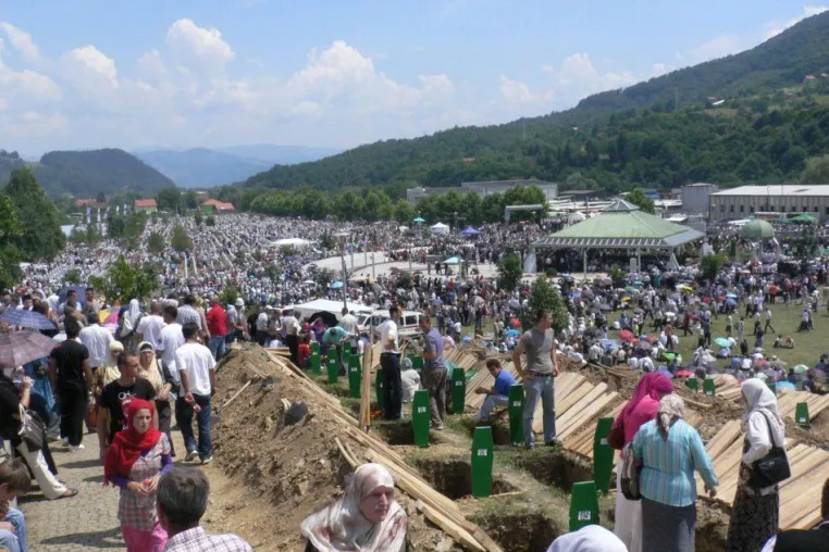 Bild: DHBW-Student dreht Srebrenica-Reportage für Phoenix