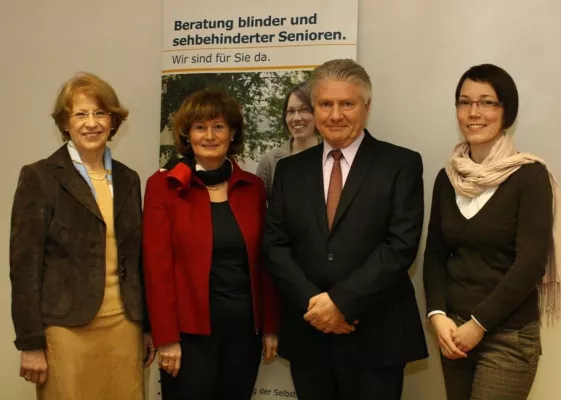 Bild: Erfolgreiches erstes Jahr für Beratung sehbehinderter und blinder Senioren