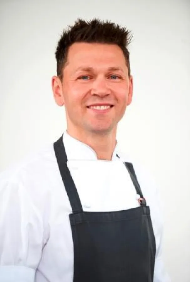 Ab dem 1. September verwöhnt Sternekoch André Tienelt die Gäste des Hotel Ritter Durbach.