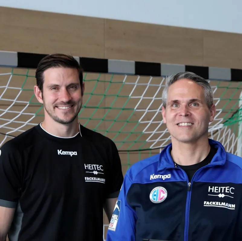 (Jocki_Foto,Erlangen v.l.): Cheftrainer Michael Haaß und Tom Hankel freuen sich auf die Testspiele