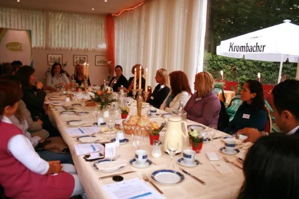 Wenn das PETEK-Netzwerk ihr Netz in Krefeld aktiviert... Bild: Wenn das PETEK-Netzwerk ihr Netz in Krefeld aktiviert...